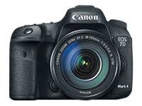 Canon Digitale Spiegelreflexkamera EOS 7D Mark II mit EF-S 18-135 mm IS USM-Objektiv-WLAN-Adapter-Kit