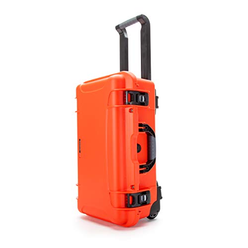 Nanuk 935 wasserdichtes Handgepäck mit Rädern und gepolstertem Teiler - Orange